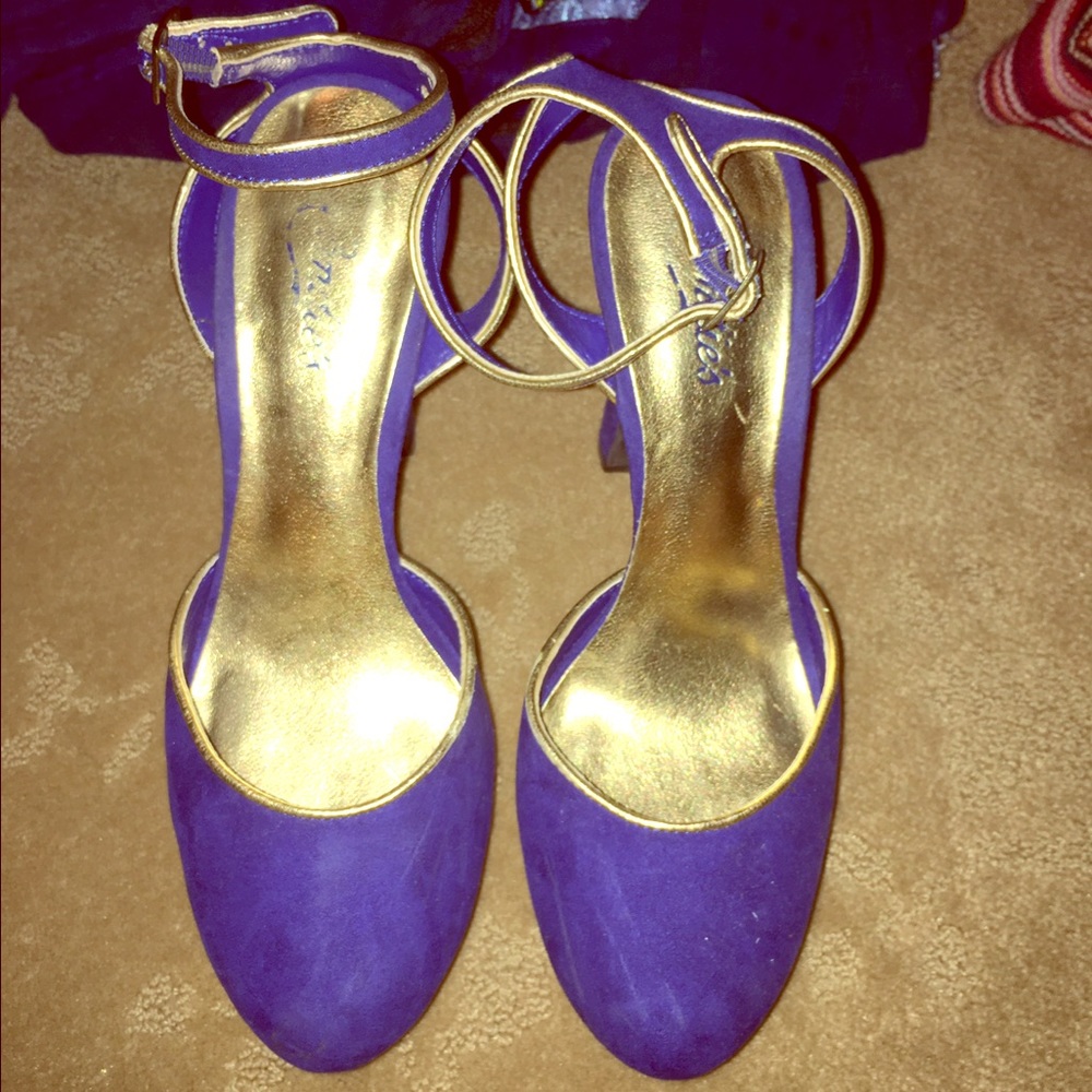 COPY - Royal blue w/ gold accent high heels.